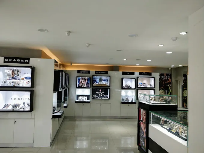 Helios Watch Store - By Titan